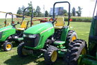 2006 John Deere 3320