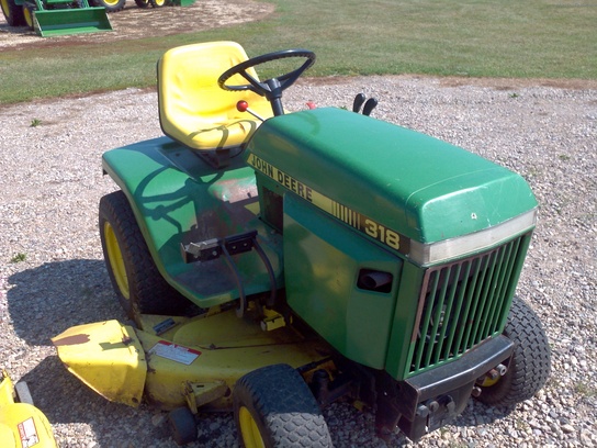 1986 John Deere 318
