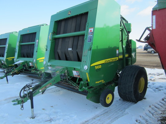 2011 John Deere 568