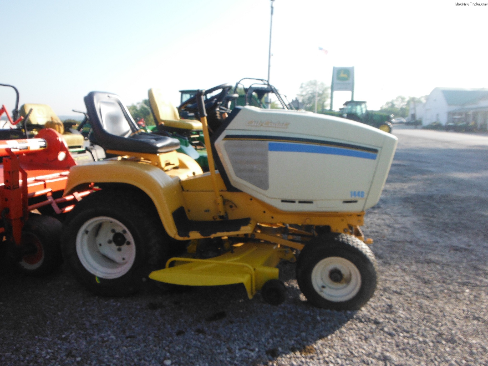 Cub Cadet 1440 Lawn & Garden and Commercial Mowing John Deere