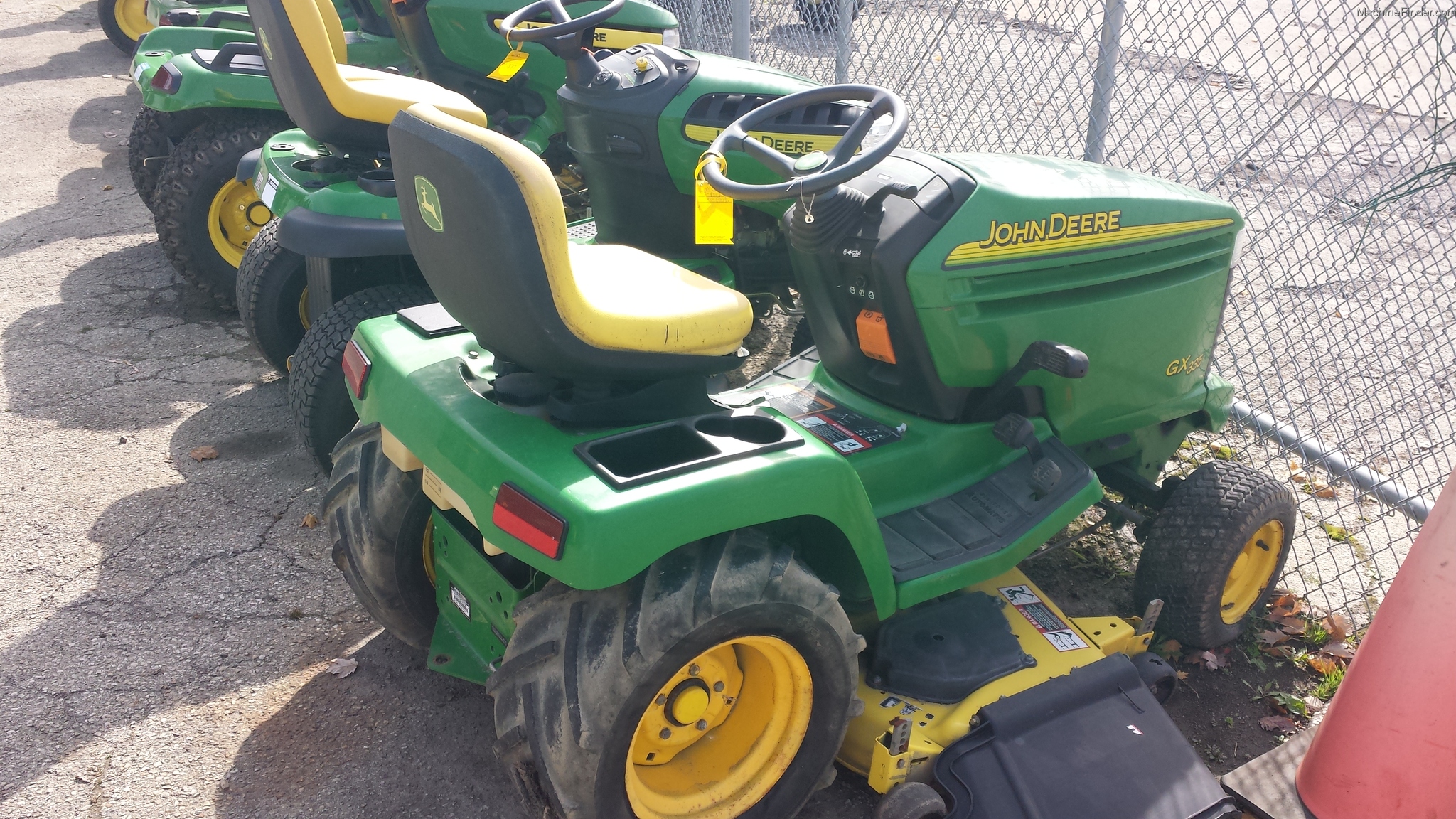 2002 John Deere GX335 Lawn & Garden and Commercial Mowing John Deere