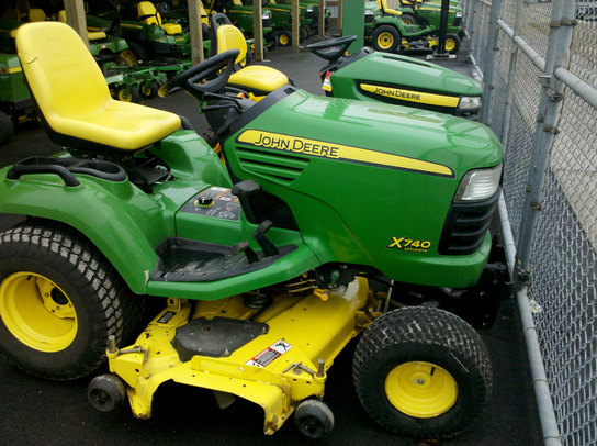  John Deere X740
