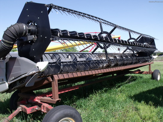 2007 Gleaner 8200-25