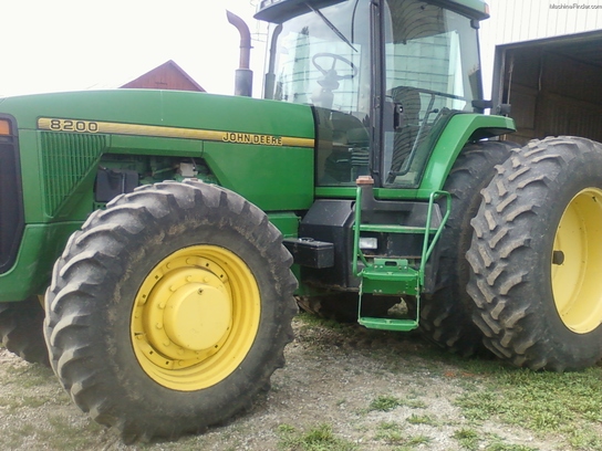 1996 John Deere 8200