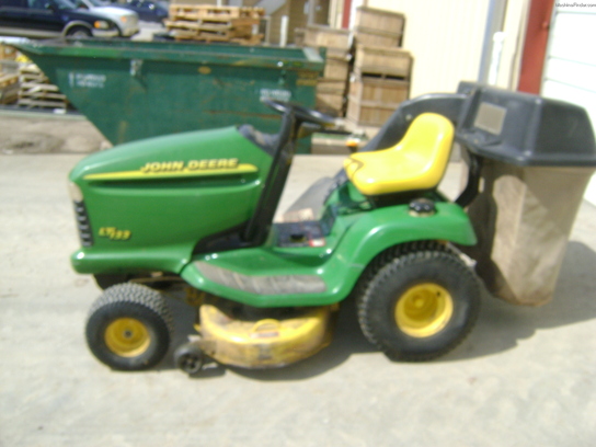 2001 John Deere LT133