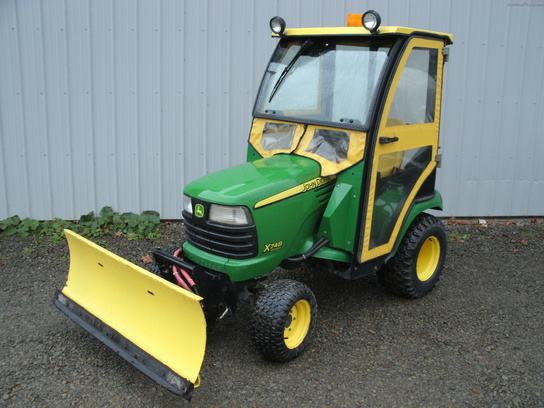 2006 John Deere X748