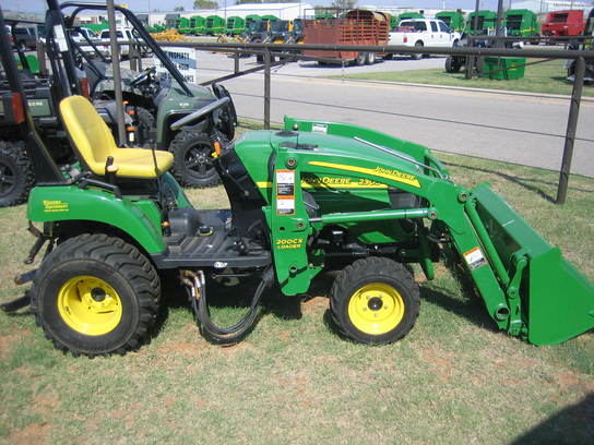 2006 John Deere 2305