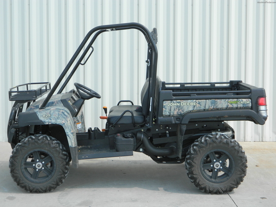 2011 John Deere 825i