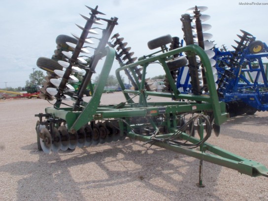  John Deere 335