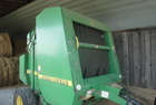1998 John Deere 566