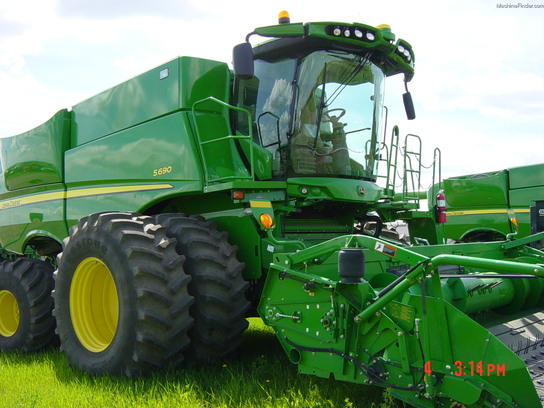 2012 John Deere S690