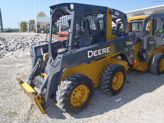 2010 John Deere 318D