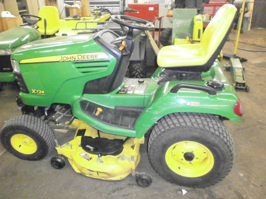 2008 John Deere X724