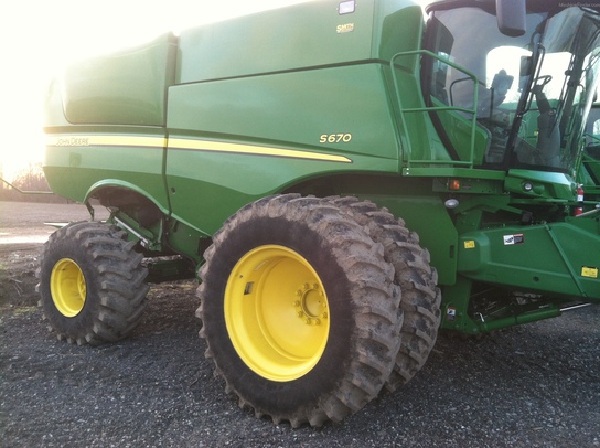 2012 John Deere S670