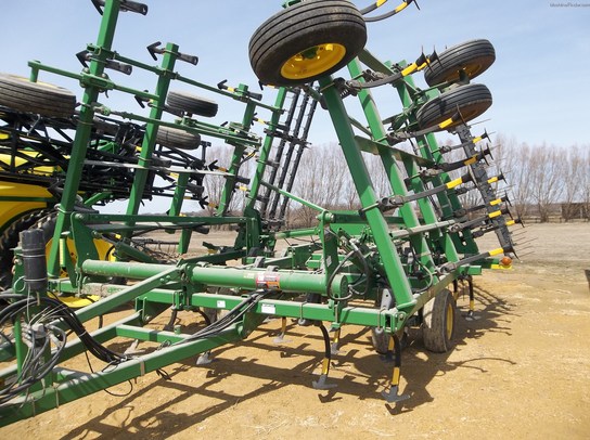 2005 John Deere 2210