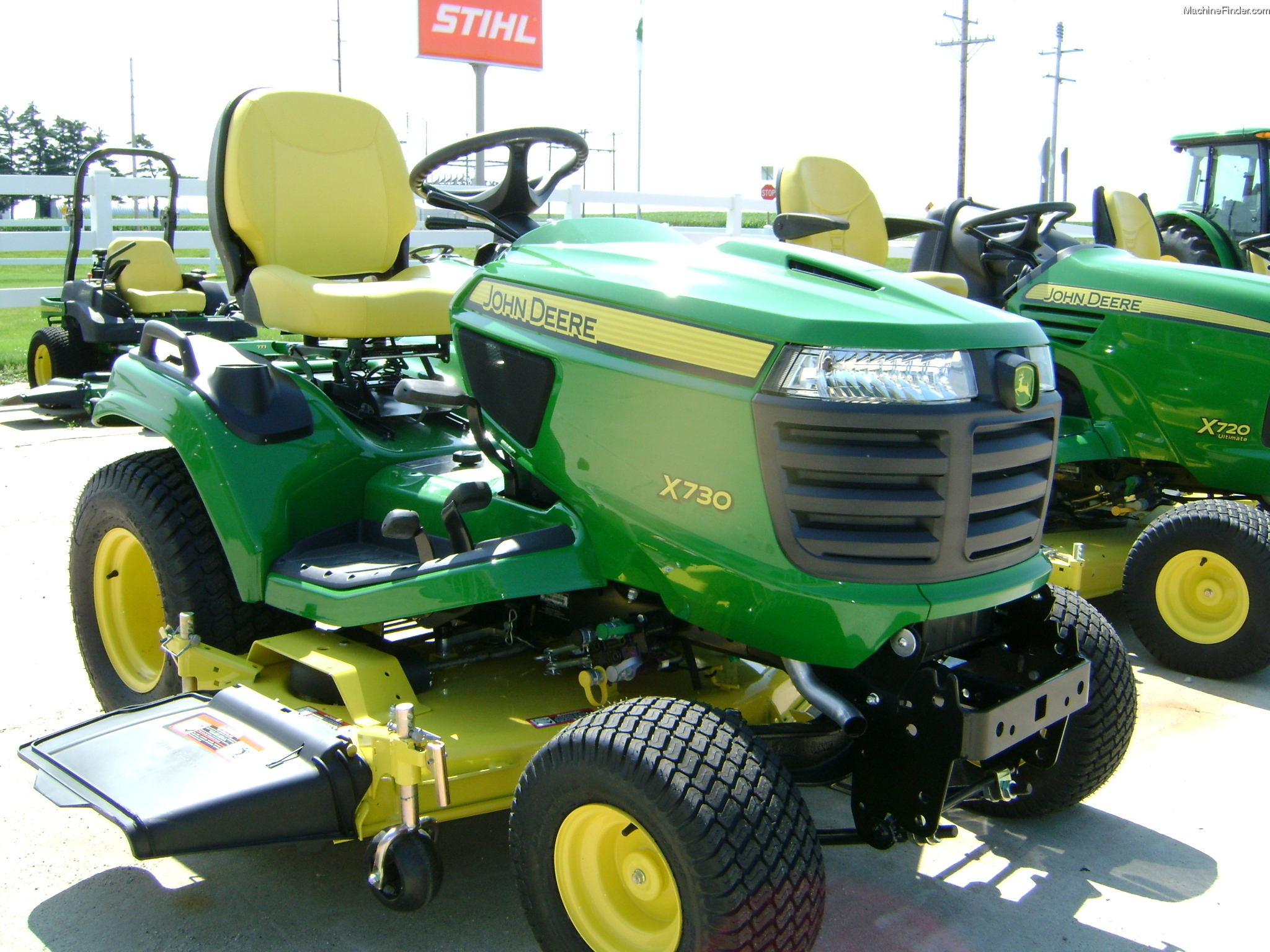 2013 John Deere X730 Lawn & Garden and Commercial Mowing John Deere