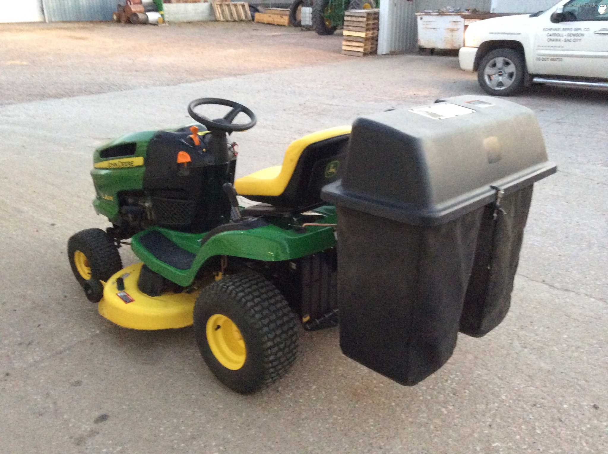 2008 John Deere LA115 Lawn & Garden and Commercial Mowing John Deere