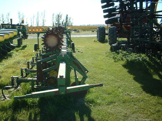  John Deere 825