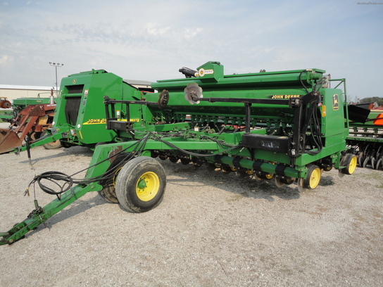  John Deere 750