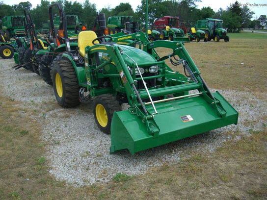 2011 John Deere 2720