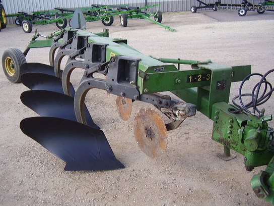 1980 John Deere 2700