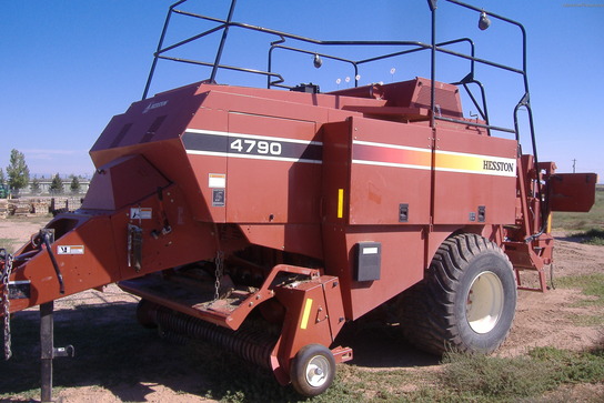 2005 Hesston 4790