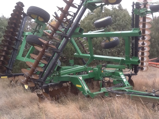 2003 John Deere 637