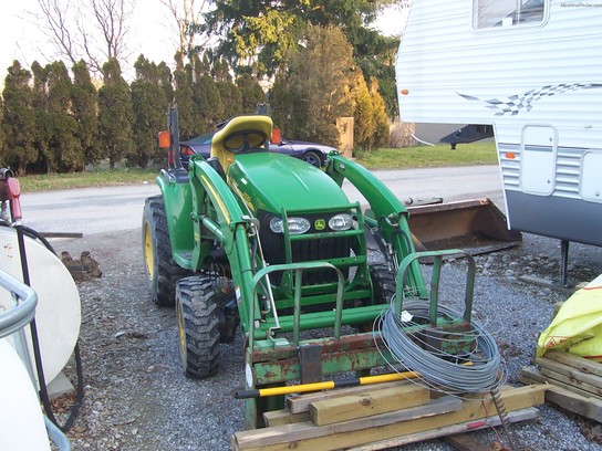 2007 John Deere 3320