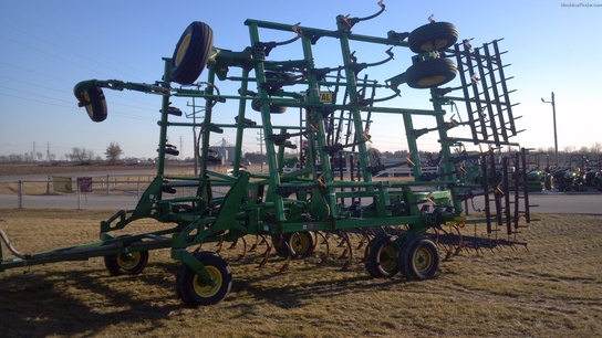 2004 John Deere 2210