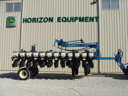 2008 Kinze 3700