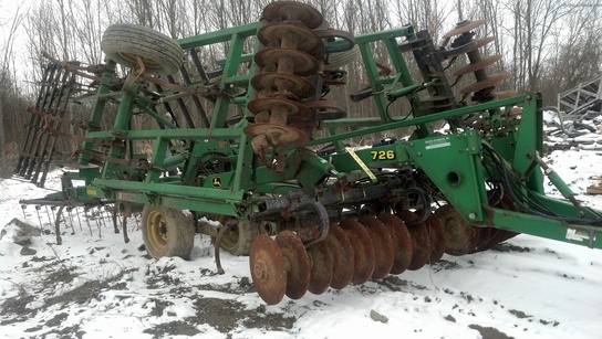 2001 John Deere 726