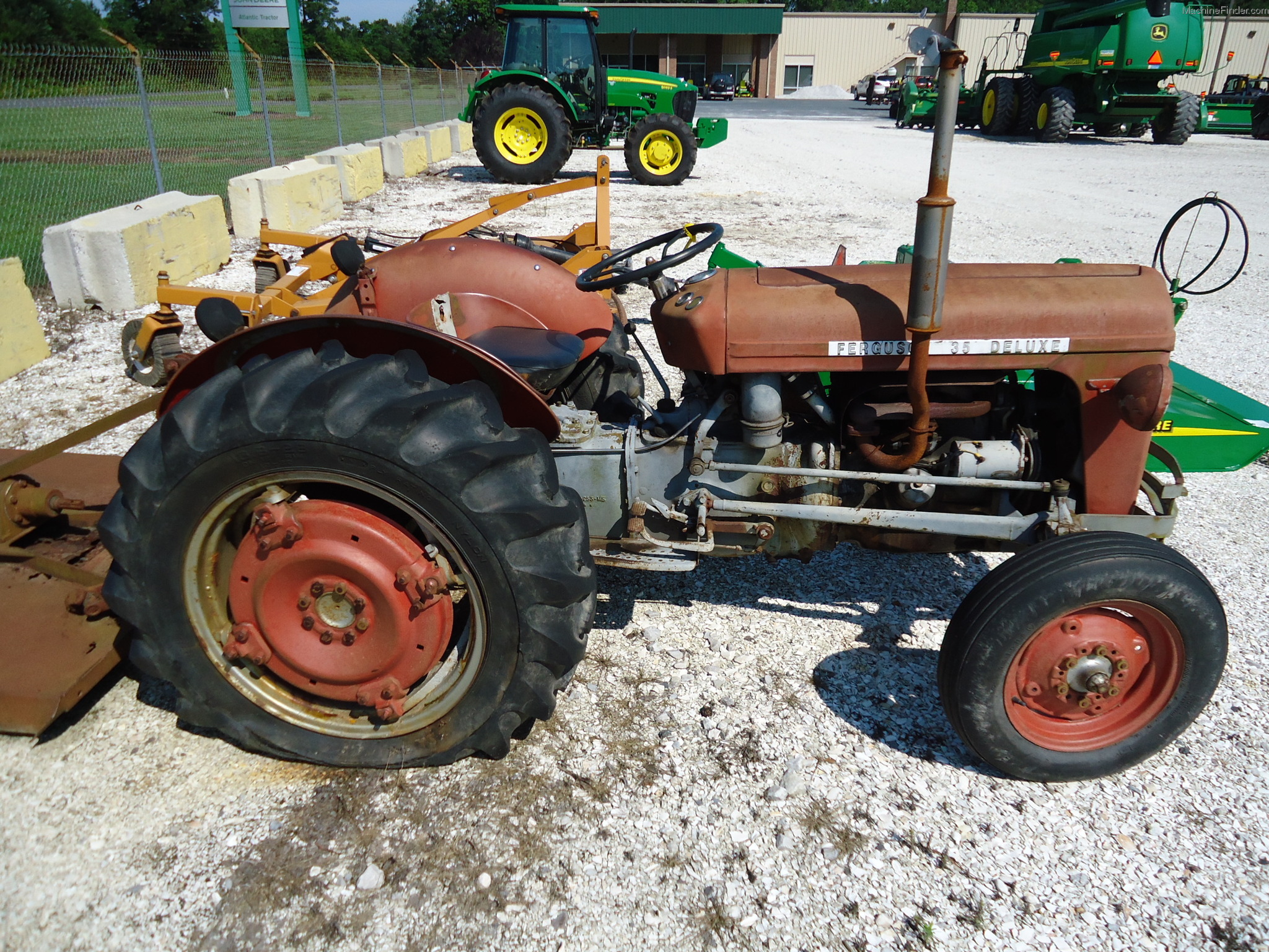 Massey Ferguson 35 DELUXE Tractors Utility (40100hp) John Deere