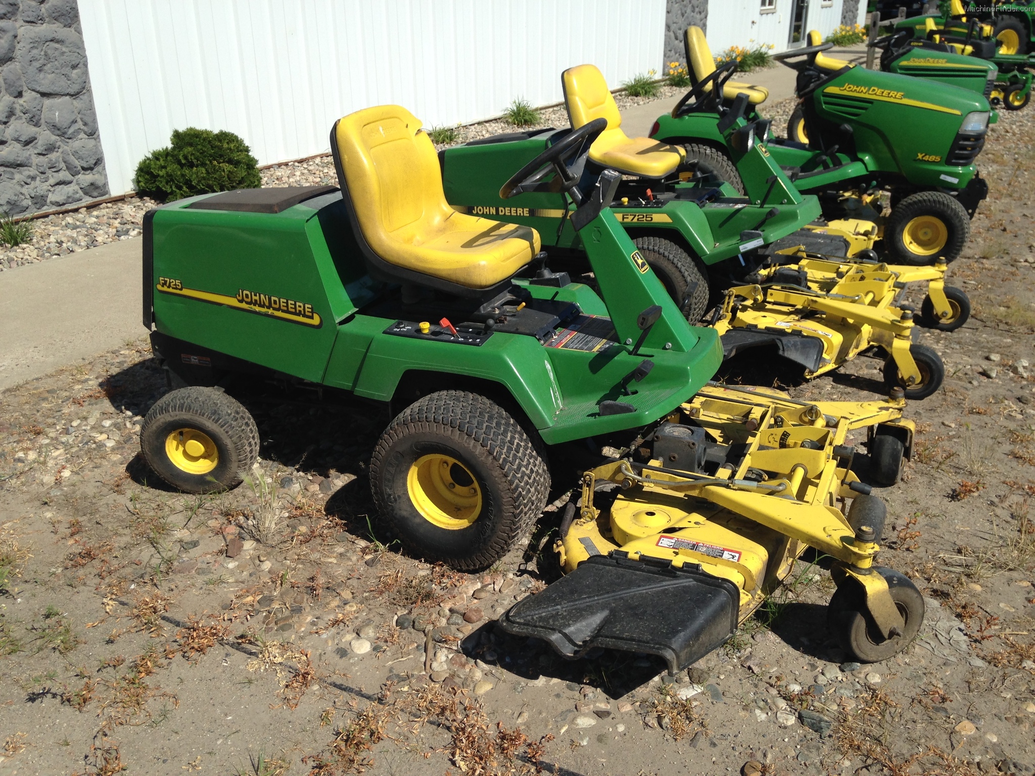 1999 John Deere F725 Lawn & Garden and Commercial Mowing John Deere