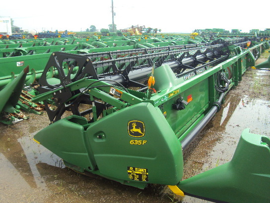 John Deere 635F
