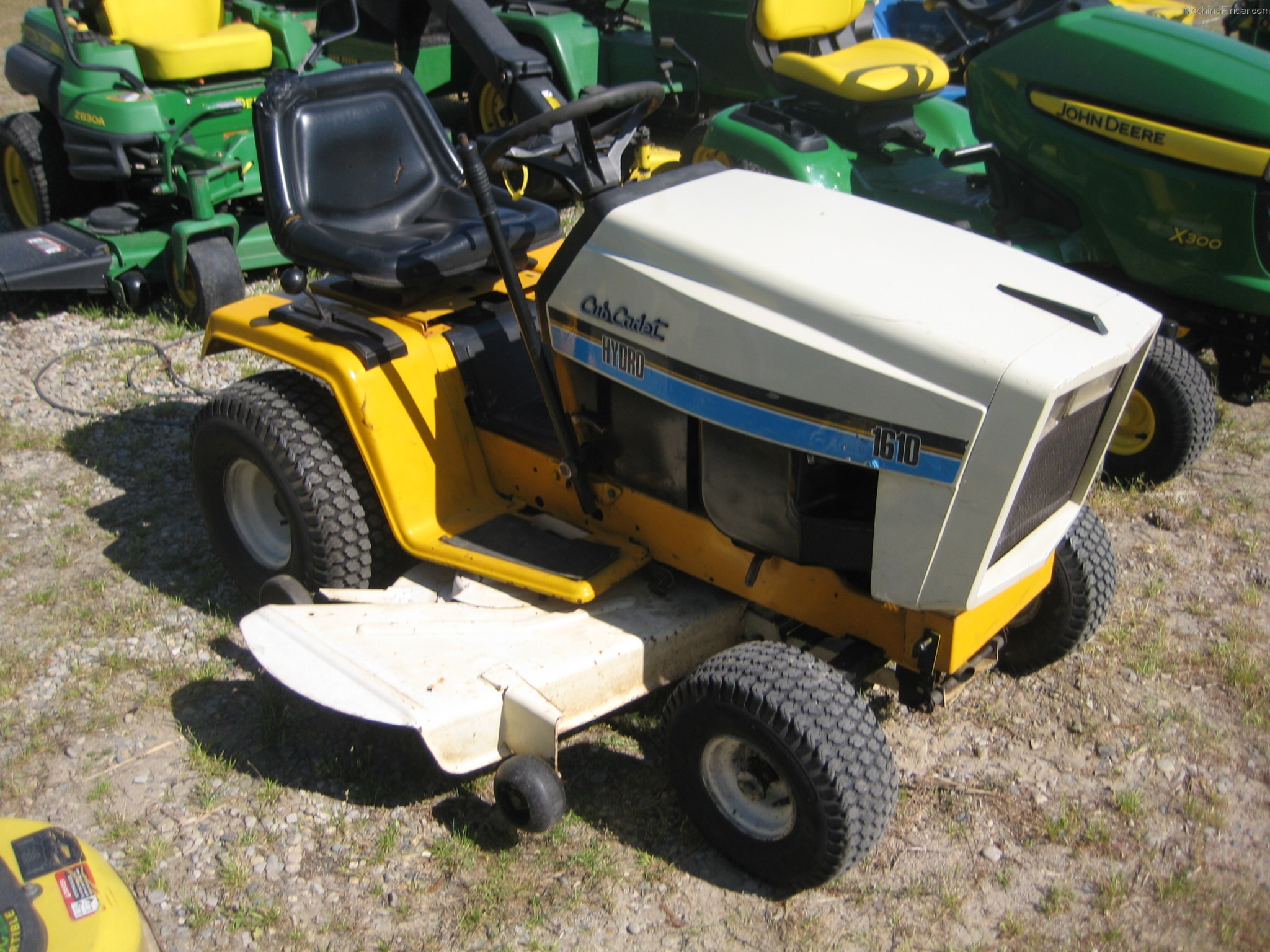 Cub Cadet 1610 Lawn & Garden and Commercial Mowing John Deere