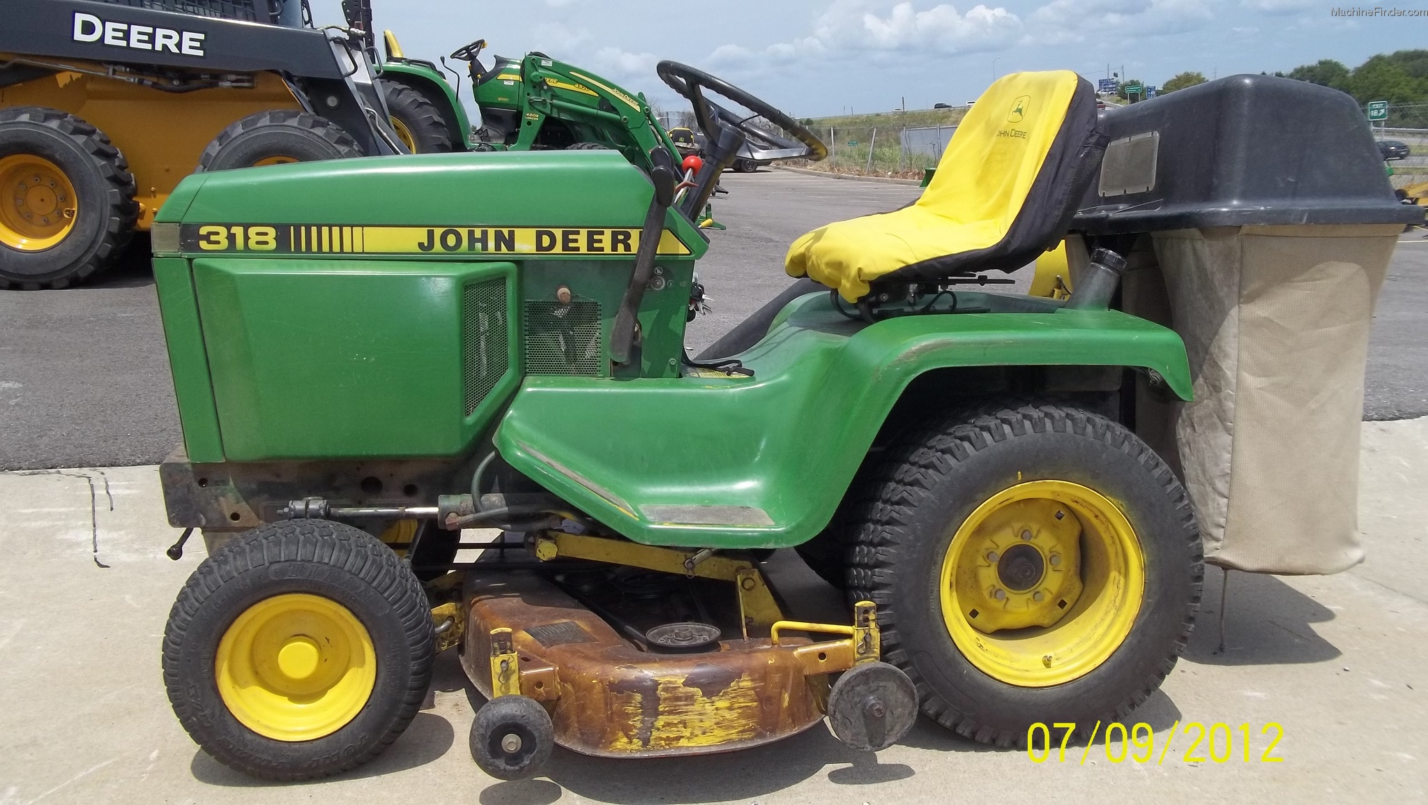 1985 John Deere 318 Lawn & Garden and Commercial Mowing John Deere