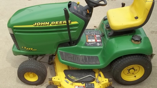 2000 John Deere LX277
