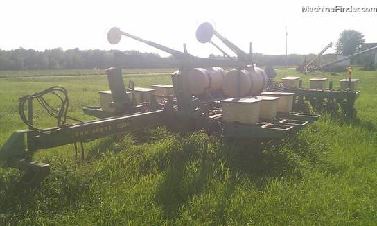  John Deere 7000