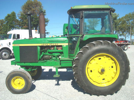 1975 John Deere 4430