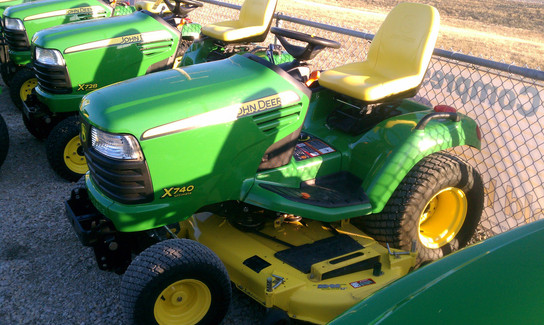 2011 John Deere X740