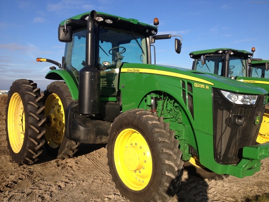 2012 John Deere 8235R