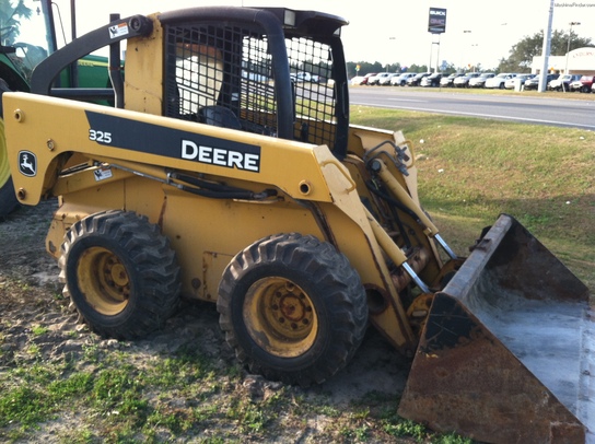 2008 John Deere 325