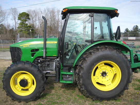 2011 John Deere 5093E