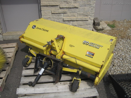2008 John Deere 60 Broom