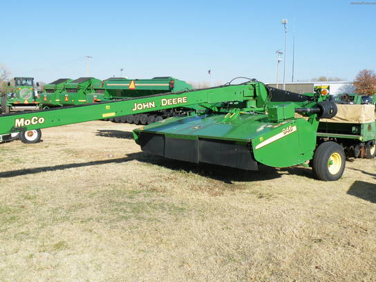  John Deere 946