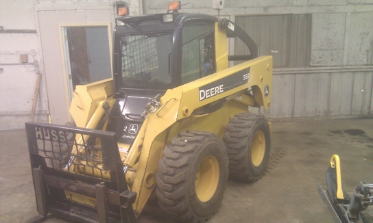 John Deere 332