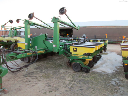 2000 John Deere 1770