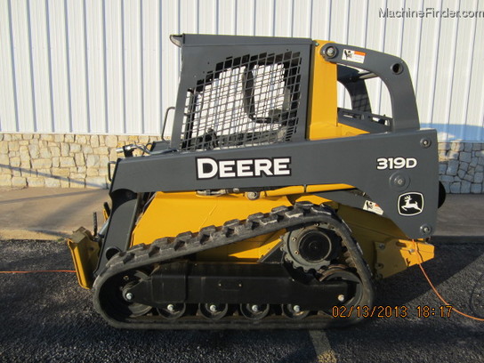 2010 John Deere 319D