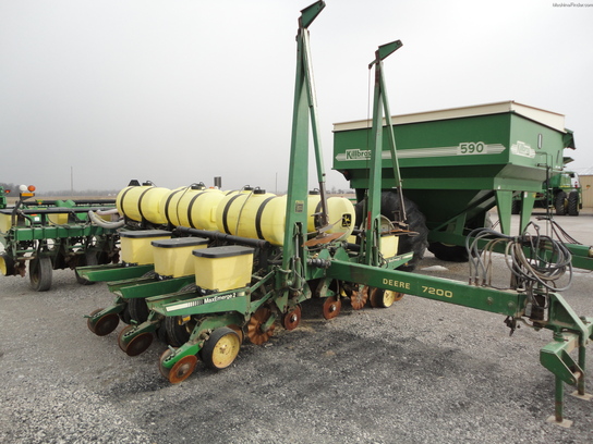  John Deere 7200