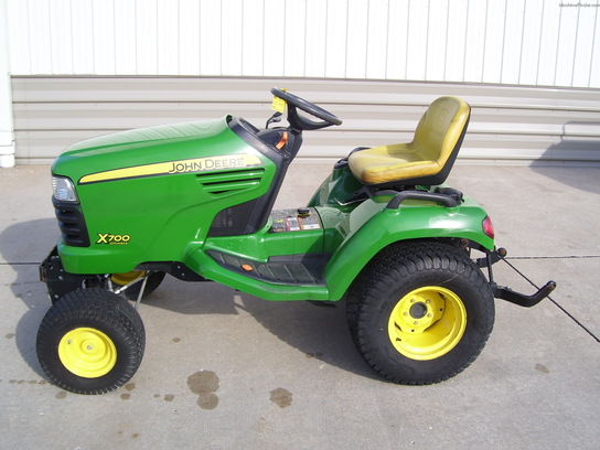 2009 John Deere X700